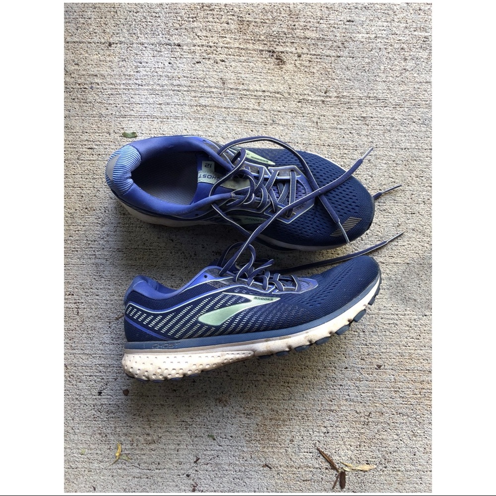 Brooks Ghost 12 Women running/walking shoe